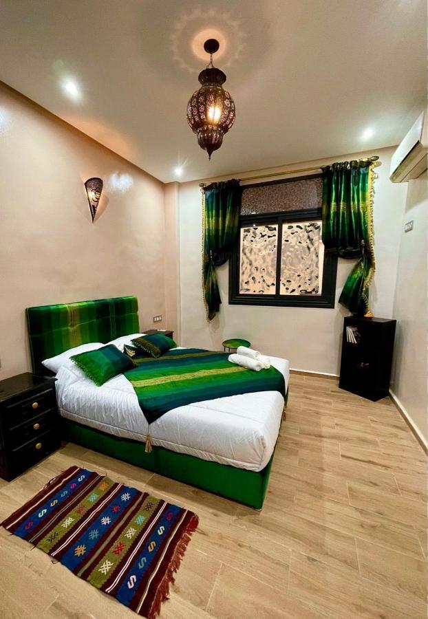 Stay In Fez Luaran gambar